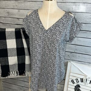 Express cold shoul short sleeve tunc top